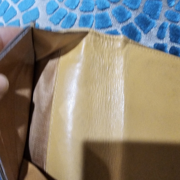 Authentic Celine Kiss lock wallet - Picture 6 of 8